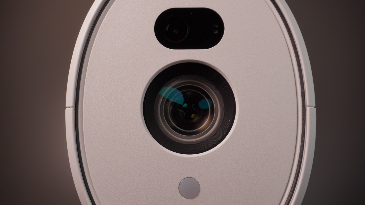 LG PU700R Lens#1 - Projector Reviews - Image