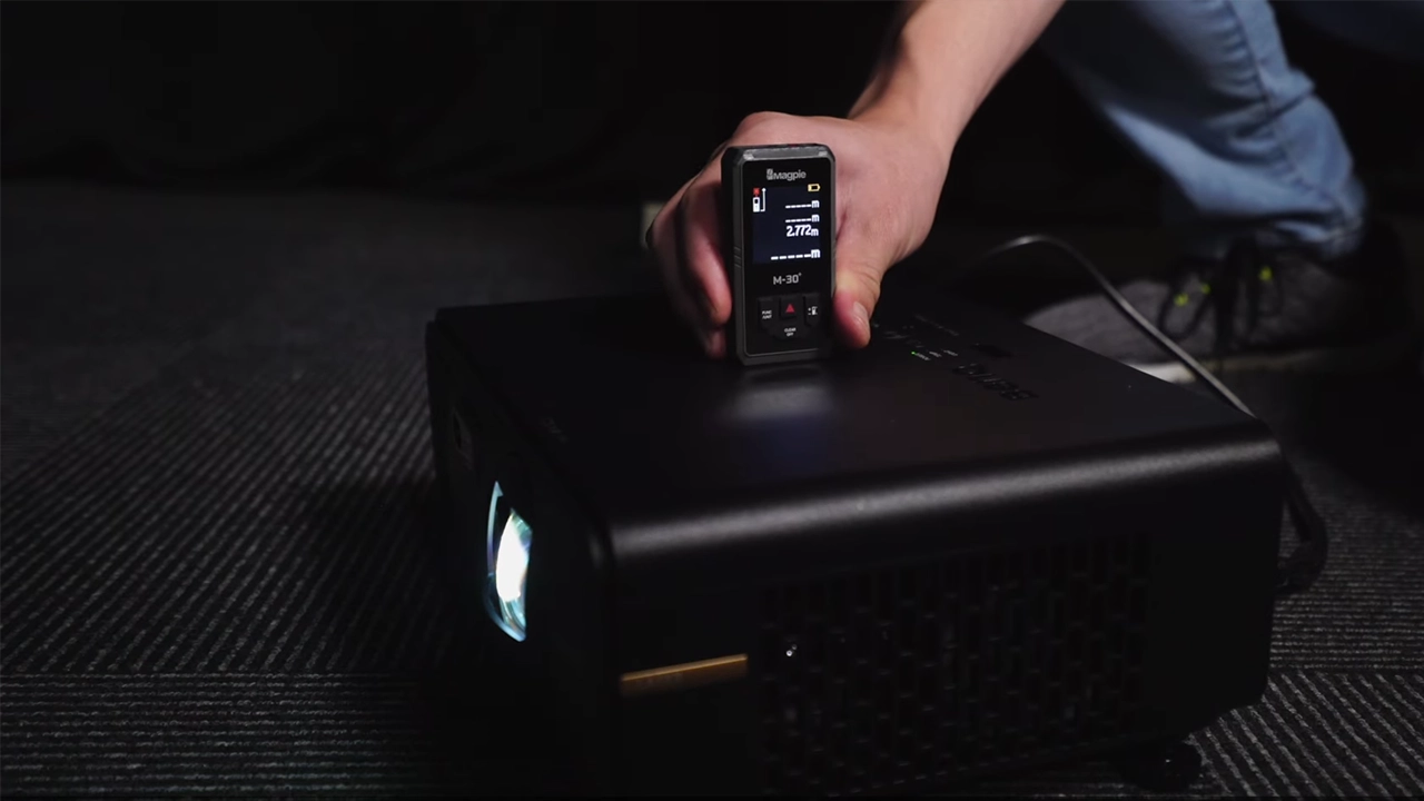 BenQ AH700ST "Ace" Golf Projector- Projector Reviews Images